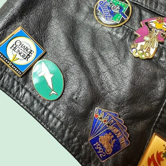 Vintage Ladies Harley Davidson Motorcycle HOG Owners Club Leather Vest 50+ Pins - Picture 6 of 14
